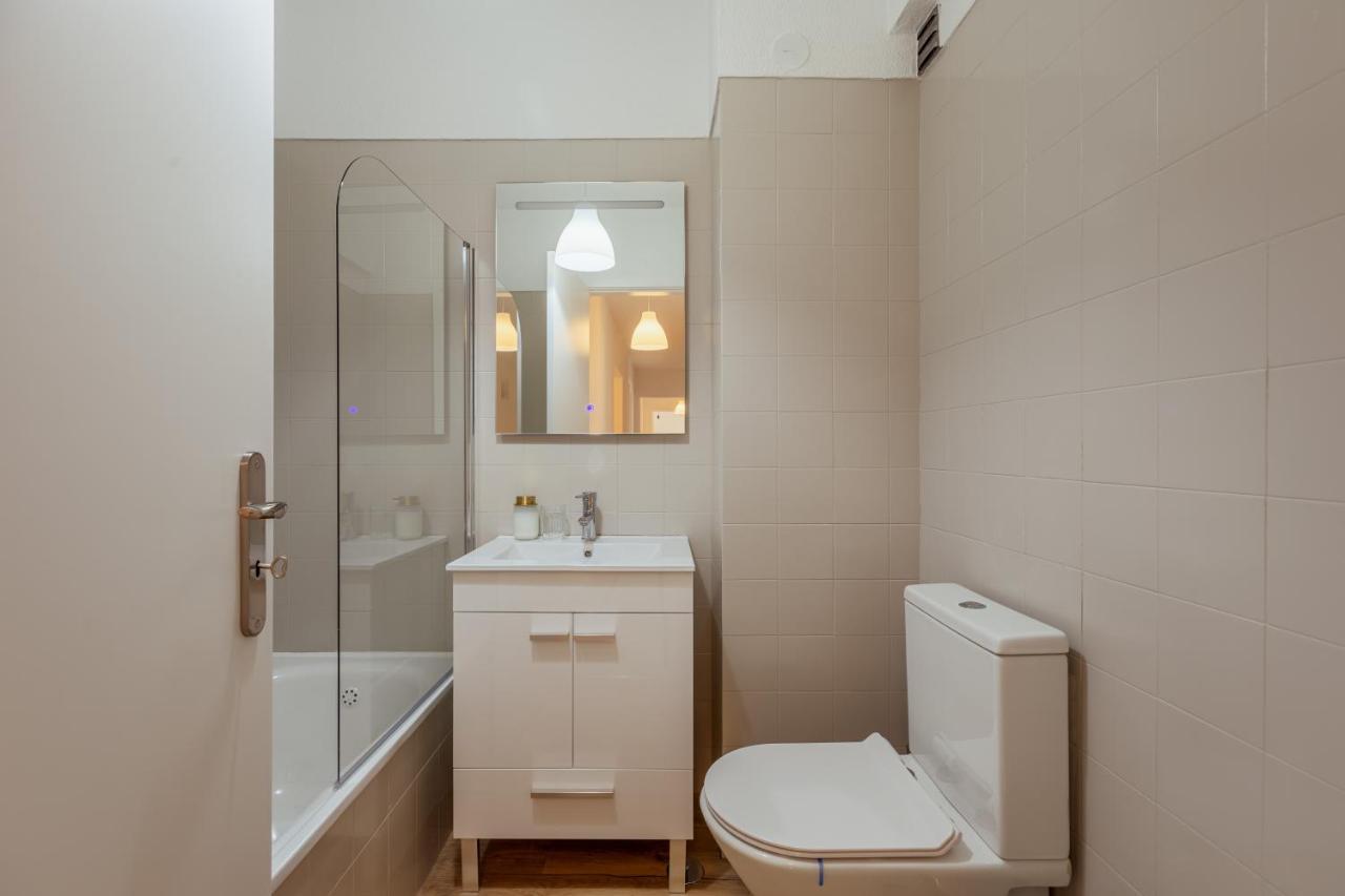Elegant 3 Bedroom Apt - City Centre - Garage - Metro Лісабон Екстер'єр фото